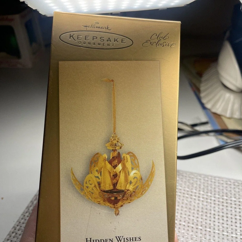 Hallmark damaged box
